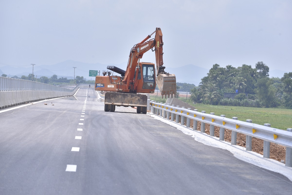 Ngổn ngang cao tốc Quốc lộ 45 - Nghi Sơn trước ngày thông xe - Ảnh 5.