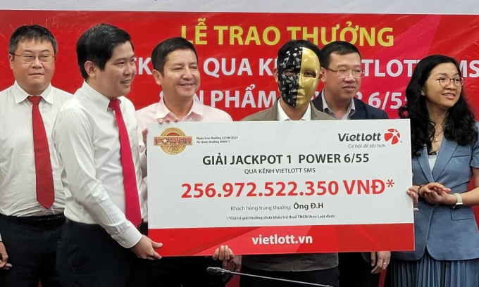 Một người từ Gia Lai nhận giải Jackpot 1 của Vietlott trị giá gần 257 tỉ đồng - Ảnh 1.