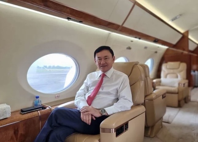 Vừa về nước, cựu Thủ tướng Thái Lan Thaksin bị tuyên 8 năm tù giam - Ảnh 1.