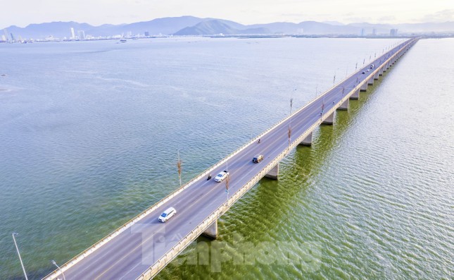 ‘Rót’ hơn 44 tỷ đồng sửa chữa cầu vượt biển dài nhất Việt Nam - Ảnh 1.