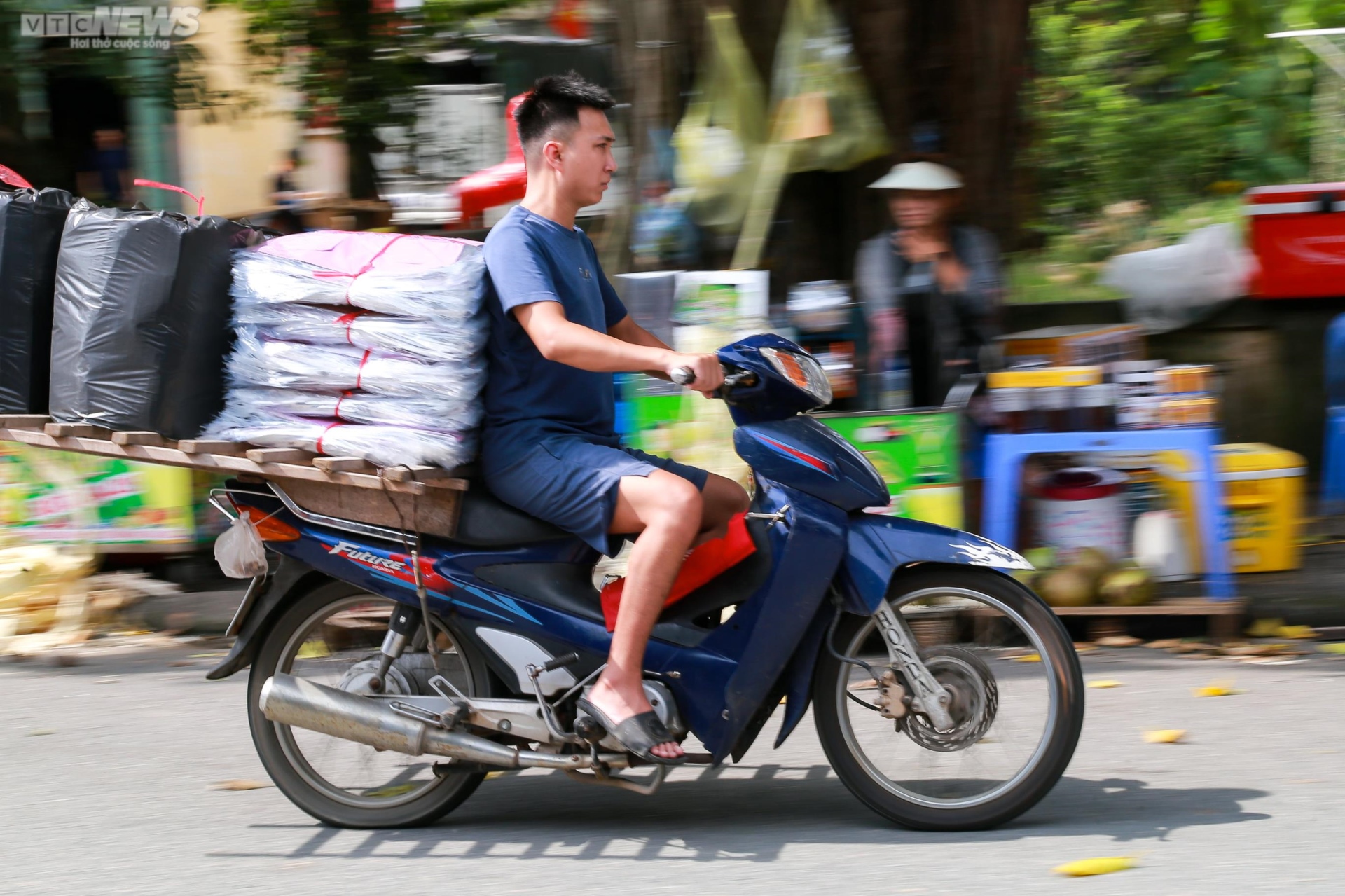 'Thủ phủ vàng mã' lớn nhất miền Bắc ảm đạm trước ngày Rằm tháng 7 - Ảnh 22.