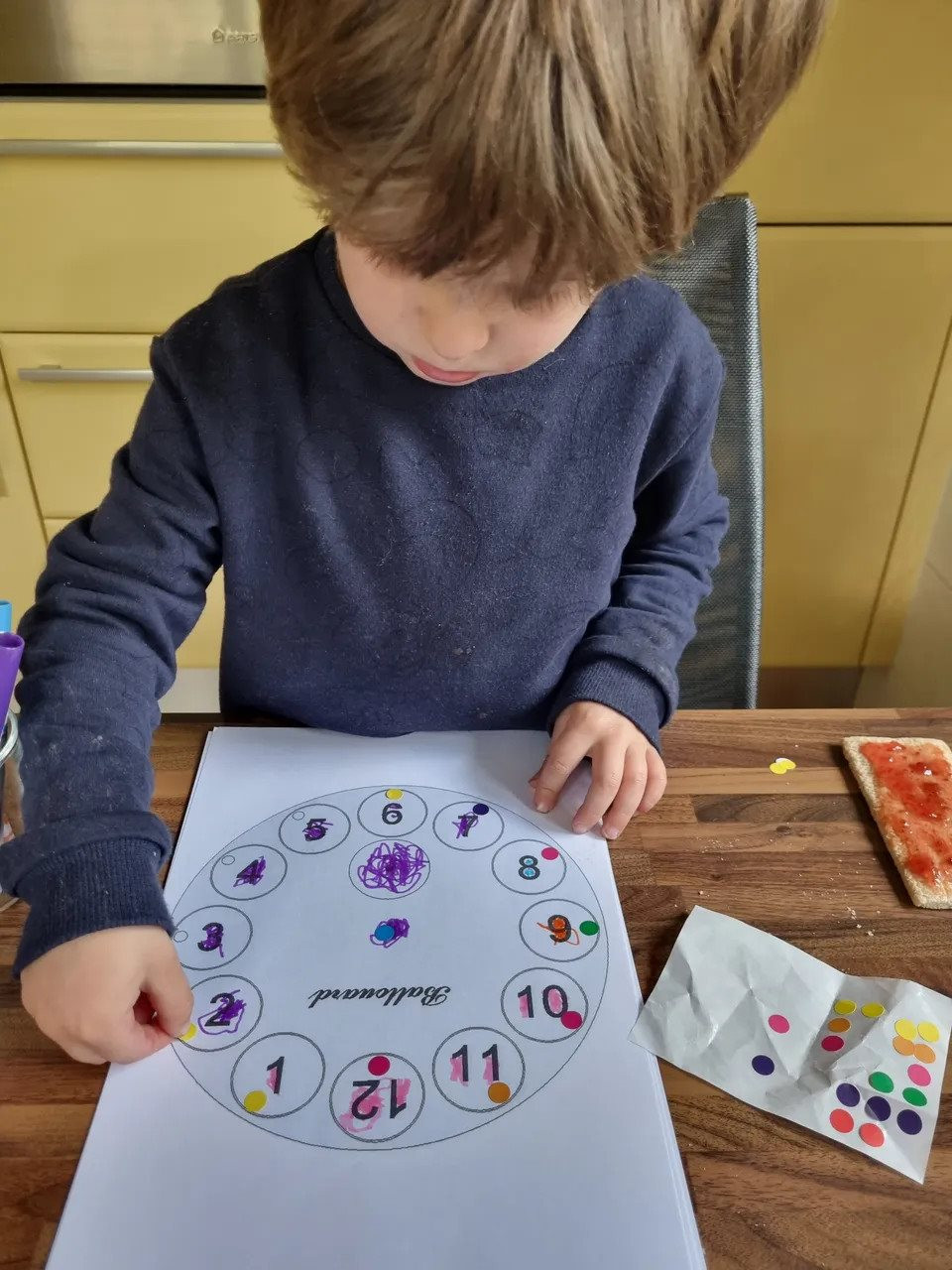 Cậu bé 4 tuổi vẽ nguệch ngoạc vài nét bỗng tạo ra chiếc đồng hồ trị giá tới 3 tỷ đồng: Nghe lý do, người người tranh nhau mua bằng được - Ảnh 5.