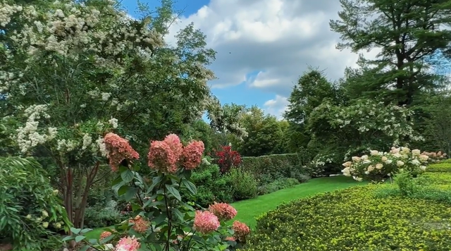 Khu vườn đẹp như cổ tích ở Mỹ, chủ nhân được dân mạng gọi là “nàng tiên hoa” - Ảnh 5.