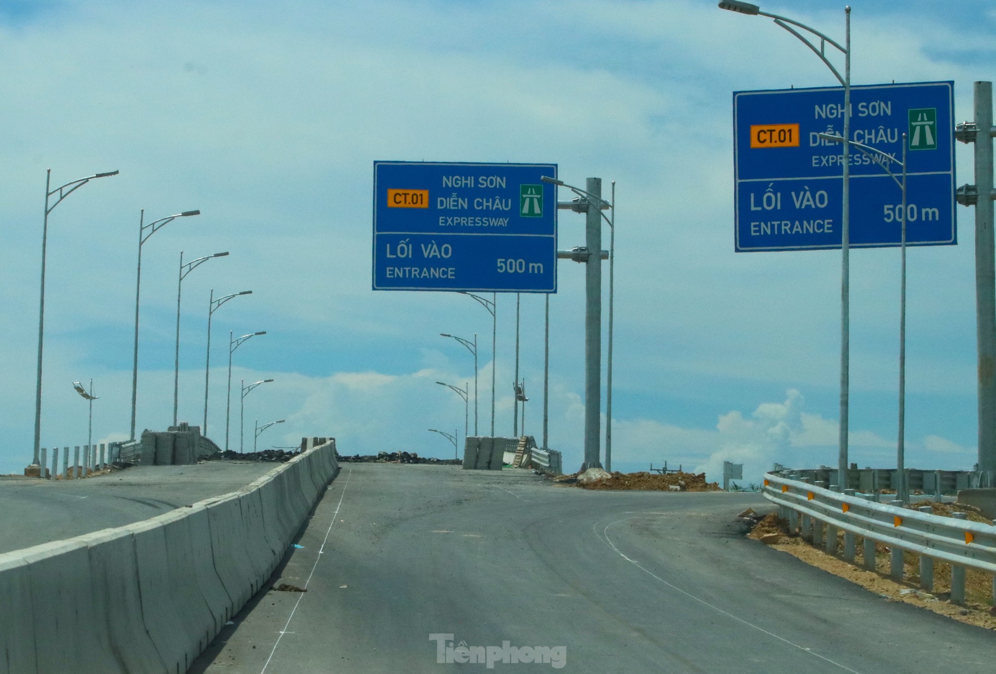 Cận cảnh cao tốc Bắc Nam đoạn Nghi Sơn - Diễn Châu trước ngày thông xe - Ảnh 9.