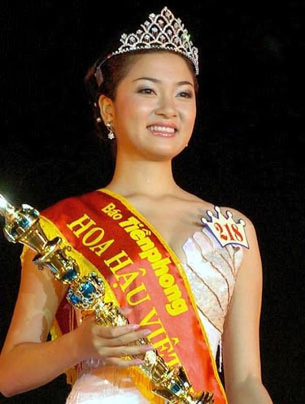 Cuộc sống kín tiếng của nàng Hoa hậu Việt từng dính tin đồn cạo đầu vì bị đánh ghen, U40 vẫn cực xinh đẹp - Ảnh 2.
