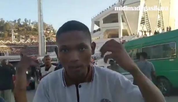 Giẫm đạp ở sân vận động Madagascar, hơn 100 người thương vong - Ảnh 3.