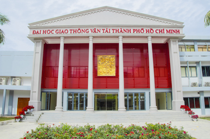 Toàn cảnh điểm chuẩn đại học năm 2023: Nhóm ngành công nghệ &quot;lên ngôi&quot;, xuất hiện ngành tăng gần 11 điểm! - Ảnh 4.