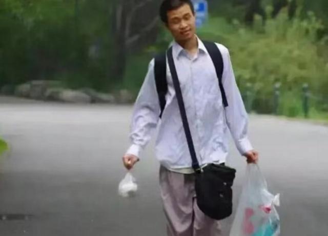 Thiên tài toán học Bắc Đại 32 tuổi không nhà không xe bị cười nhạo, mức lương được tiết lộ khiến netizen ngạc nhiên - Ảnh 2.