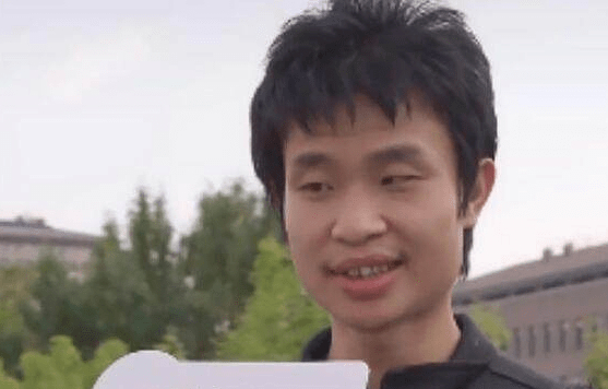 Thiên tài toán học Bắc Đại 32 tuổi không nhà không xe bị cười nhạo, mức lương được tiết lộ khiến netizen ngạc nhiên - Ảnh 1.