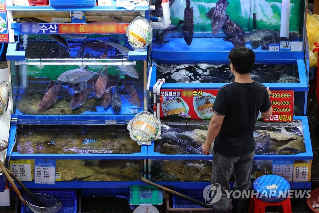 Hàn Quốc: Kinh doanh hải sản còn ảm đạm hơn thời Covid-19 vì Nhật Bản xả nước thải hạt nhân - Ảnh 1.