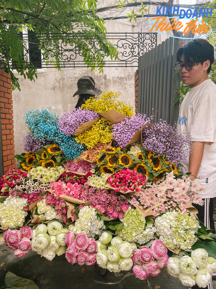 Gánh hoa Hà Nội bất ngờ mang tới cơ hội kiếm tiền triệu mỗi ngày cho người dân tỉnh thành khác - Ảnh 2.
