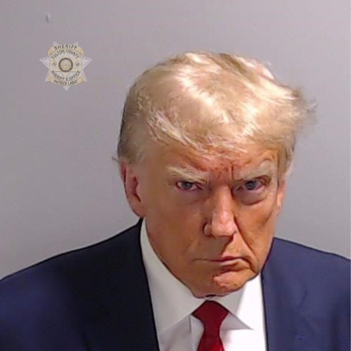 Tấm ảnh trong hồ sơ nhà tù đã mang về cho ông Trump 7,1 triệu USD tiền gây quỹ tranh cử - Ảnh 1.