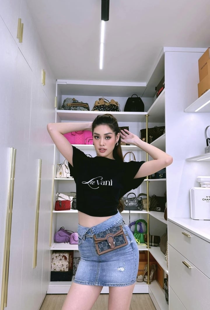 Hoa hậu Khánh Vân khoe tủ đồ hàng hiệu, fan trầm trồ, xuýt xoa