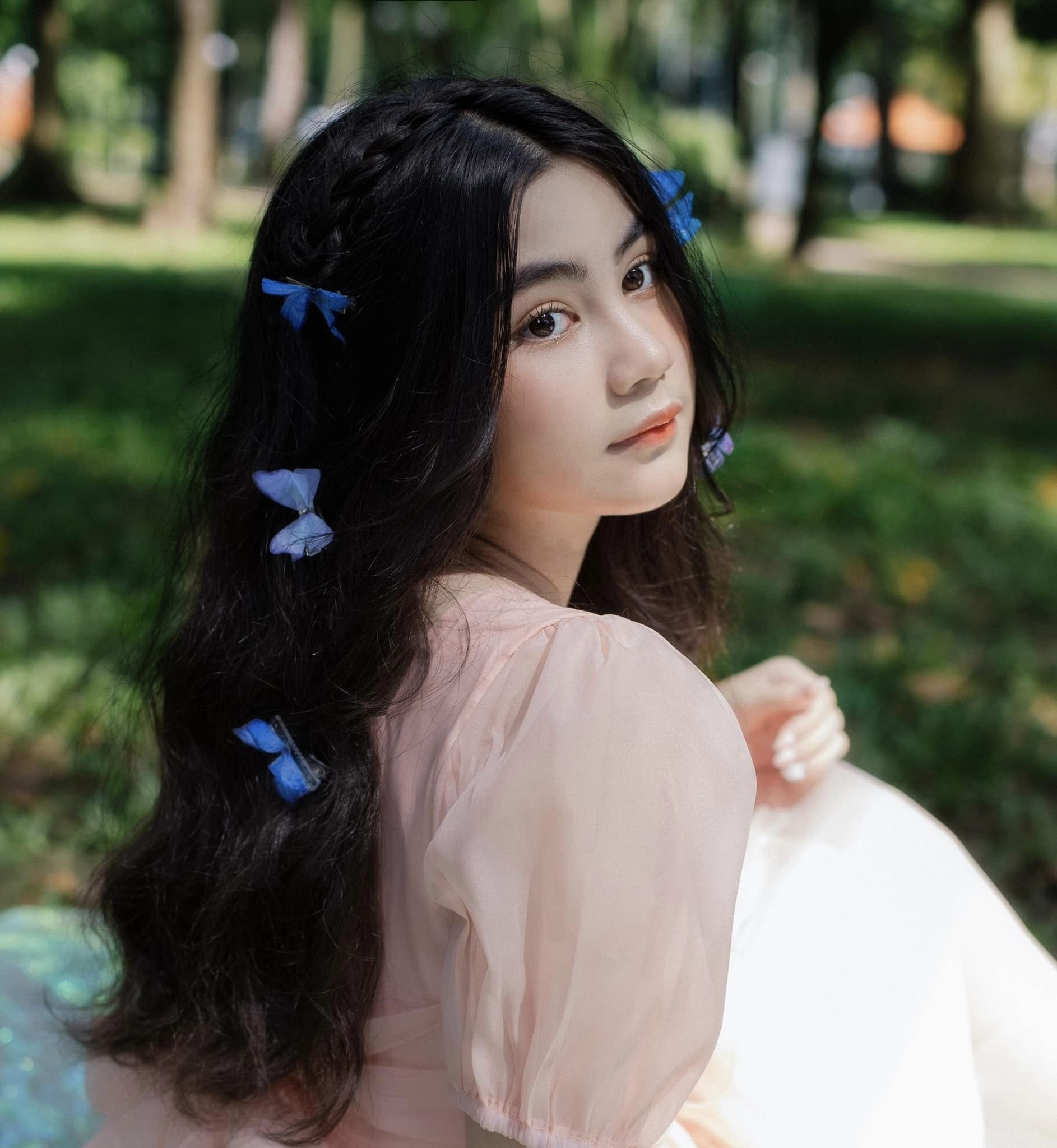 Vẻ đẹp đối lập của hai con gái Quyền Linh: Em kiêu sa, chị ngọt ngào như Hoa hậu - Ảnh 12.