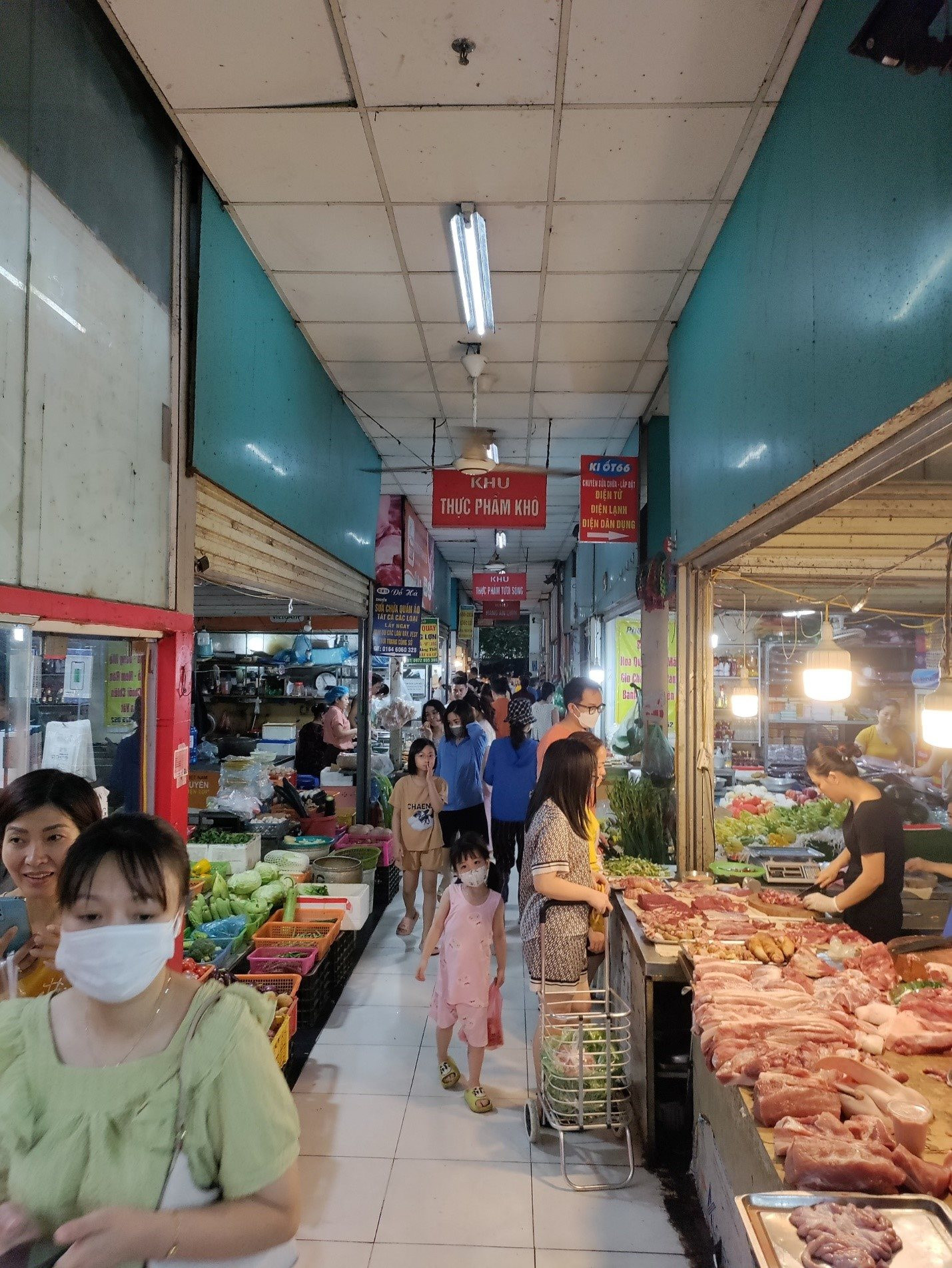 HH Linh Đàm: Kỷ lục mật độ dân số đông nhất Hà Nội, nhà không sổ đỏ...nhưng cư dân vẫn có những quot;hạnh phúcquot; riêng mà chung cư cao cấp chưa chắc đã có - Ảnh 1.