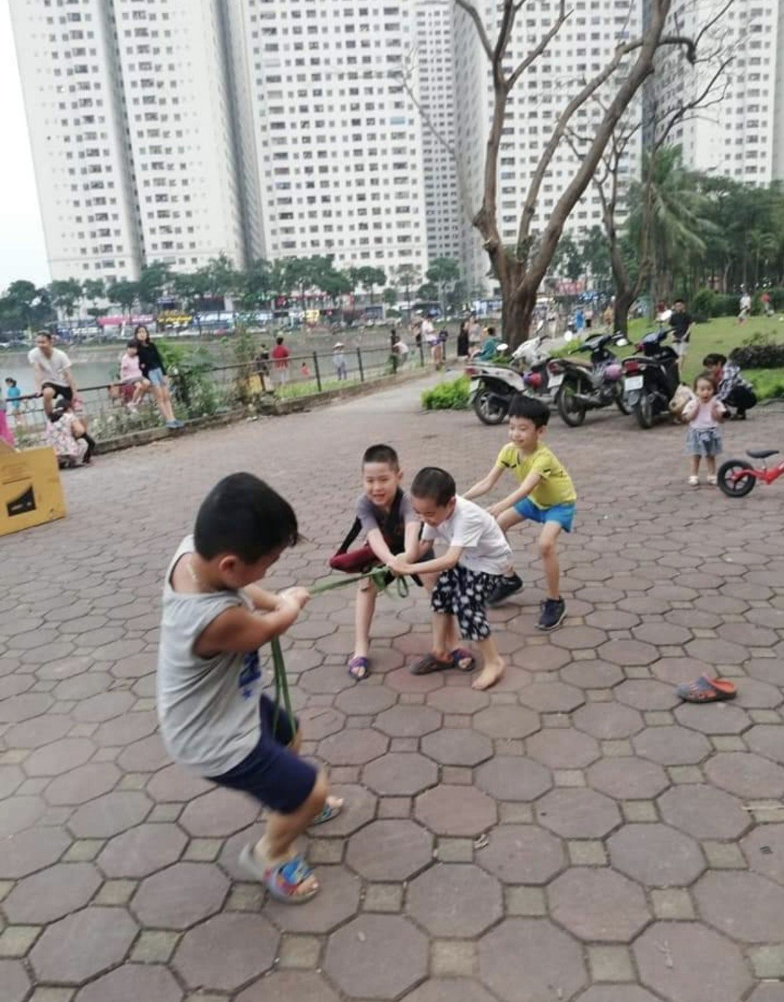 HH Linh Đàm: Kỷ lục mật độ dân số đông nhất Hà Nội, nhà không sổ đỏ...nhưng cư dân vẫn có những &quot;hạnh phúc&quot; riêng mà chung cư cao cấp chưa chắc đã có - Ảnh 3.