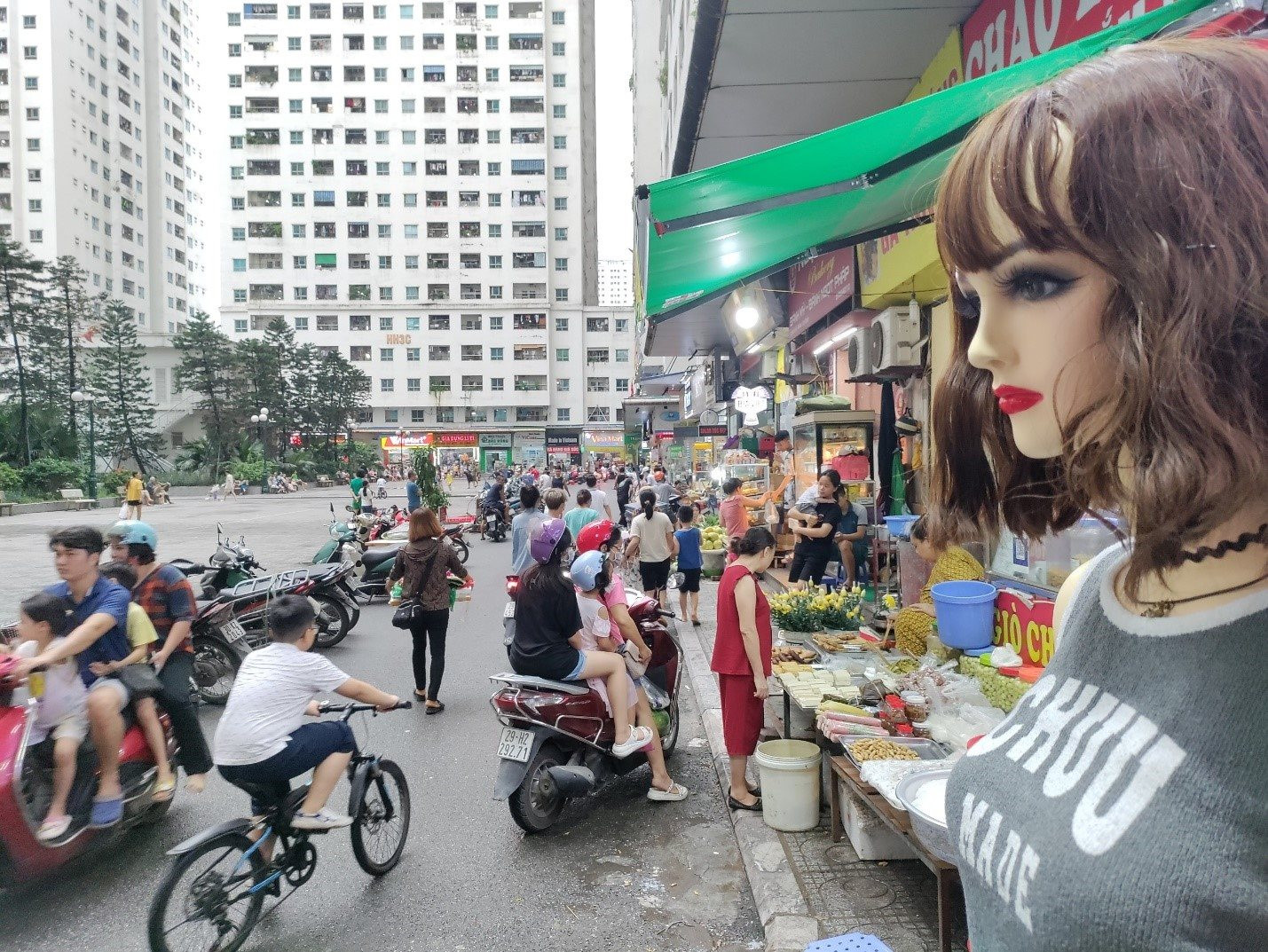 HH Linh Đàm: Kỷ lục mật độ dân số đông nhất Hà Nội, nhà không sổ đỏ...nhưng cư dân vẫn có những 