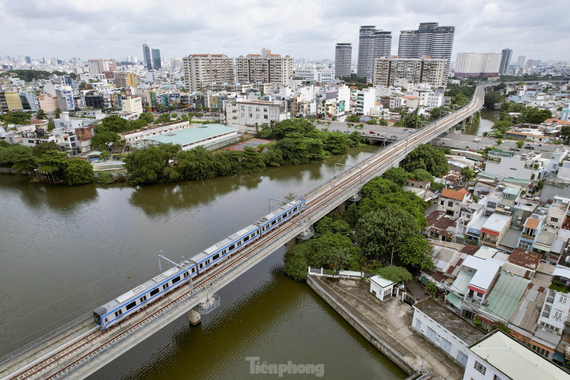 Toàn cảnh metro số 1 TPHCM chạy thử nghiệm toàn tuyến - Ảnh 4.