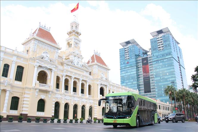 Kiến nghị tăng trợ giá, kéo dài thời gian thí điểm xe buýt điện tại TP Hồ Chí Minh - Ảnh 1.