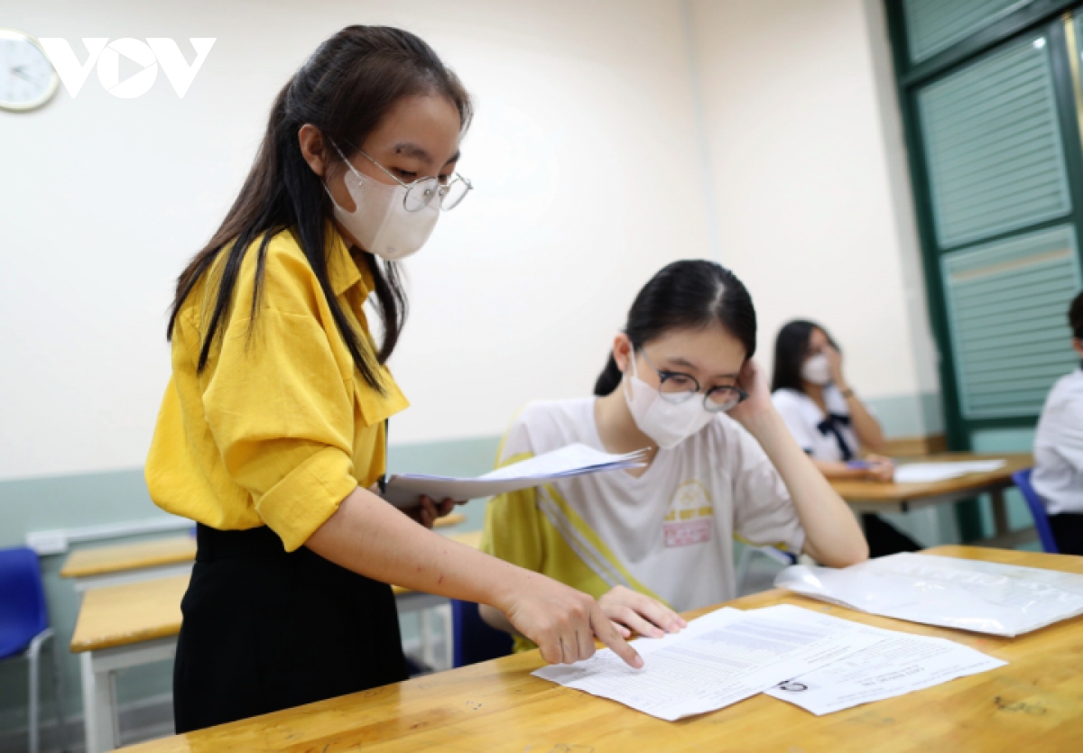 Vì sao gần 2.500 giáo viên Hà Nội đồng loạt kiến nghị bỏ thi thăng hạng? - Ảnh 1.