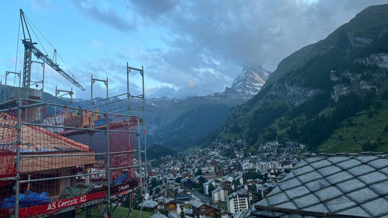 Biến đổi khí hậu đang vẽ lại biên giới giữa Thụy Sĩ và Italy như thế nào? - Ảnh 2.