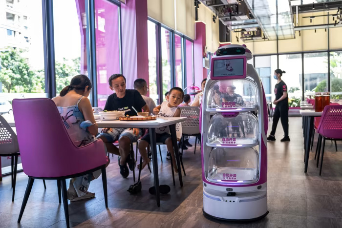 &quot;Binh đoàn&quot; robot đến từ quốc gia tỷ dân khuynh đảo khắp các nhà hàng: Hàn Quốc thừa nhận chống trả bất lực - Ảnh 3.