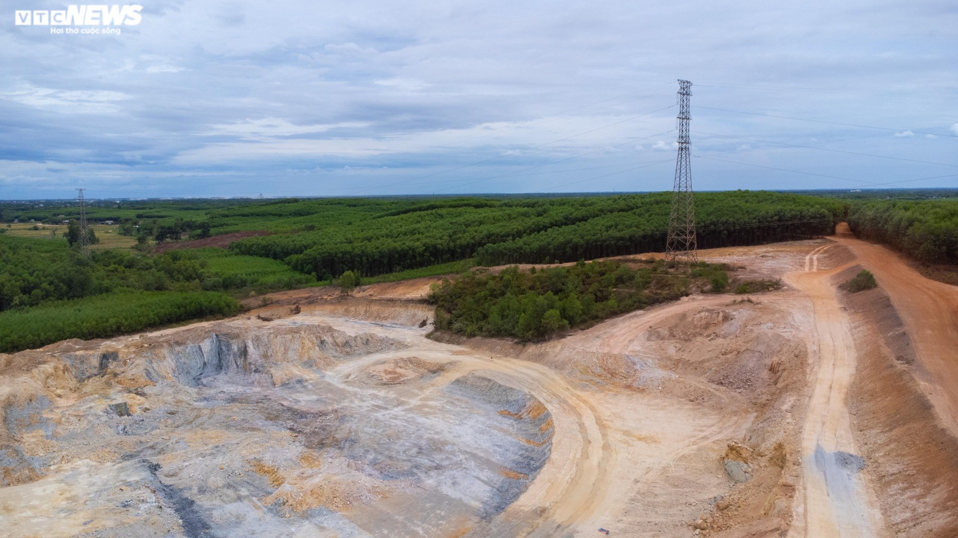 Thâm nhập đại công trường khai thác khoáng sản sai phép ở Thừa Thiên - Huế - Ảnh 10.