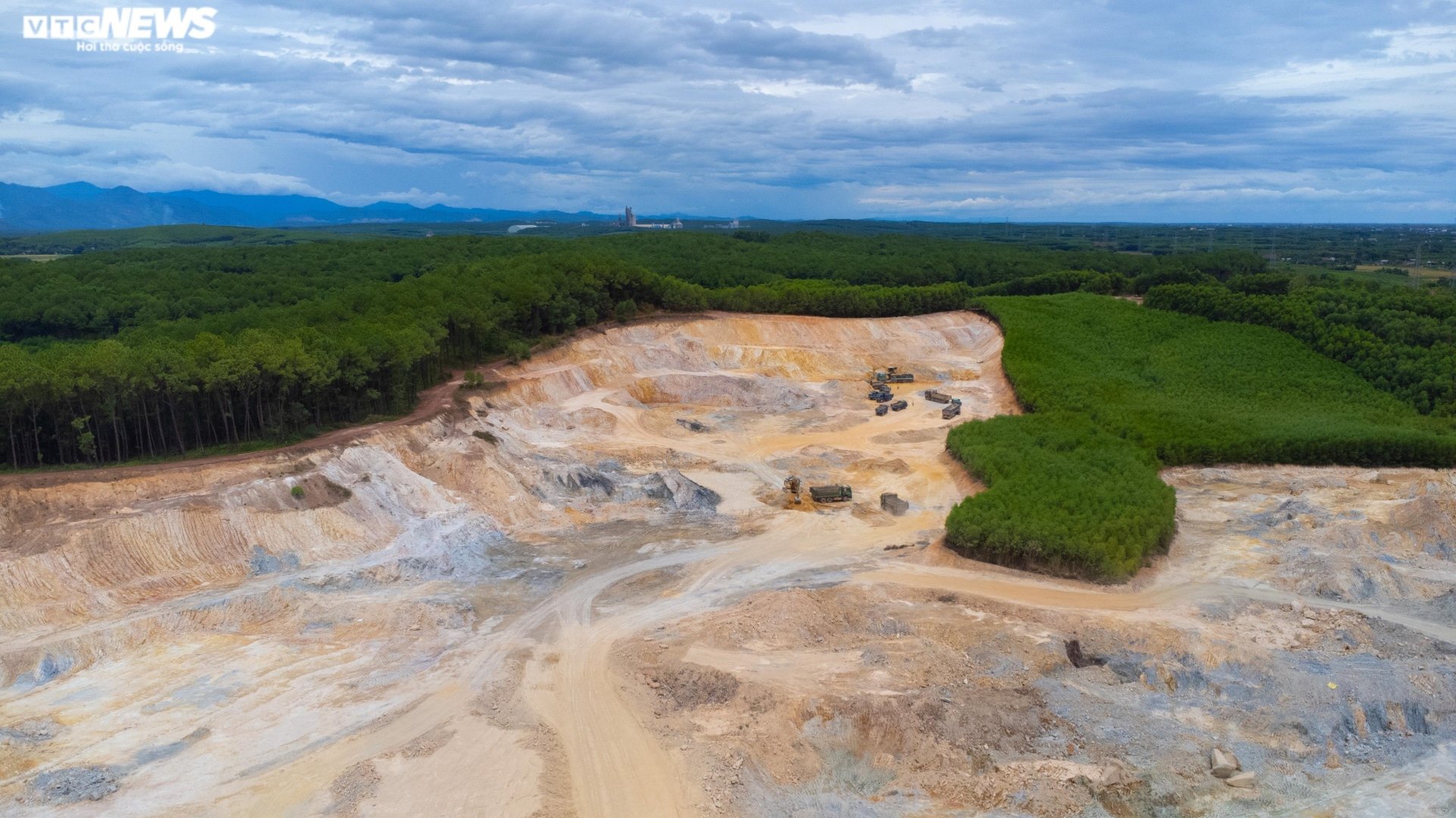 Thâm nhập đại công trường khai thác khoáng sản sai phép ở Thừa Thiên - Huế - Ảnh 5.