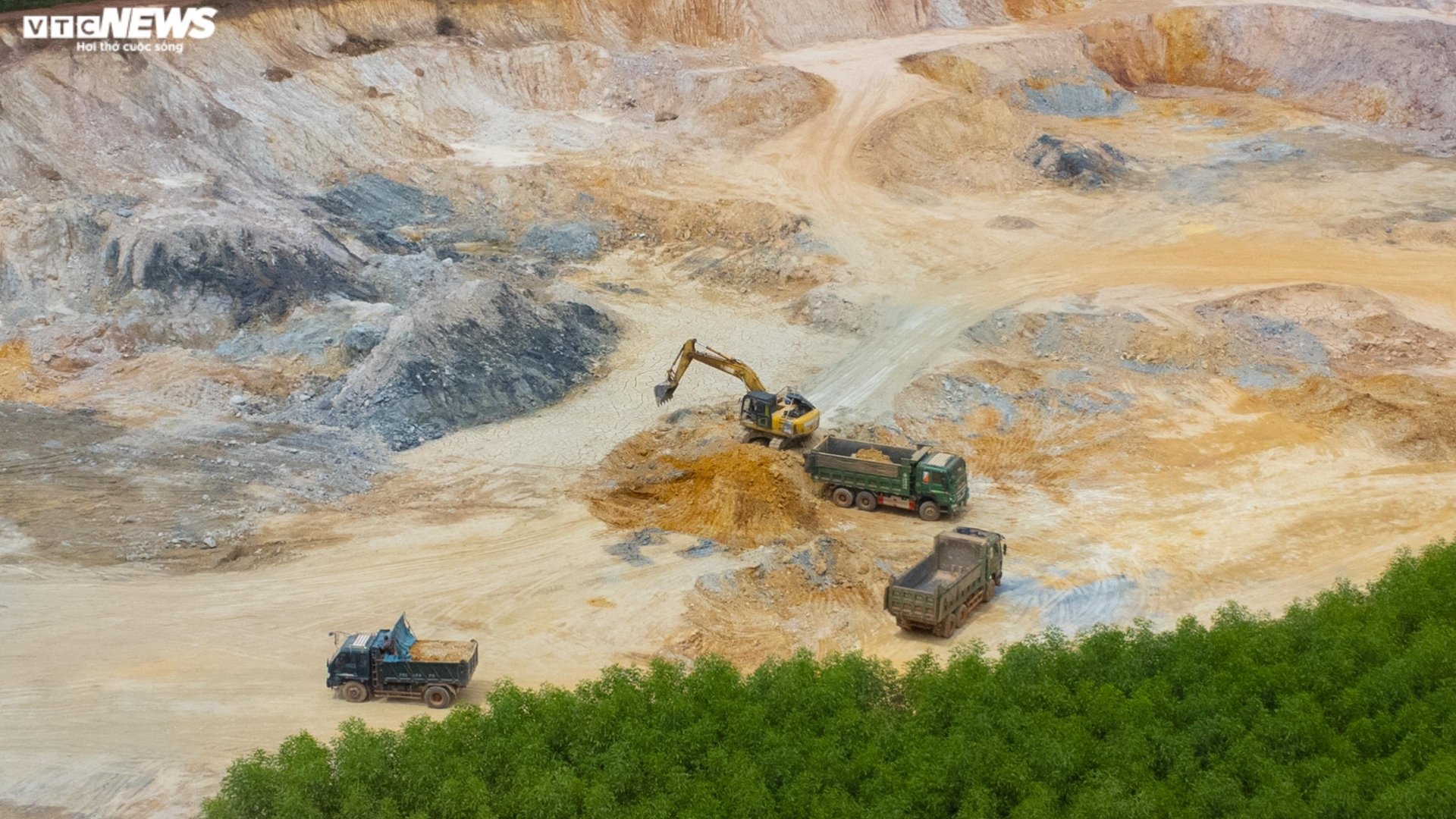 Thâm nhập đại công trường khai thác khoáng sản sai phép ở Thừa Thiên - Huế - Ảnh 6.