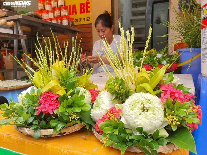 Đủ món hàng bắt mắt tại chợ nhà giàu Hà Nội ngày Rằm tháng Bảy - Ảnh 11.