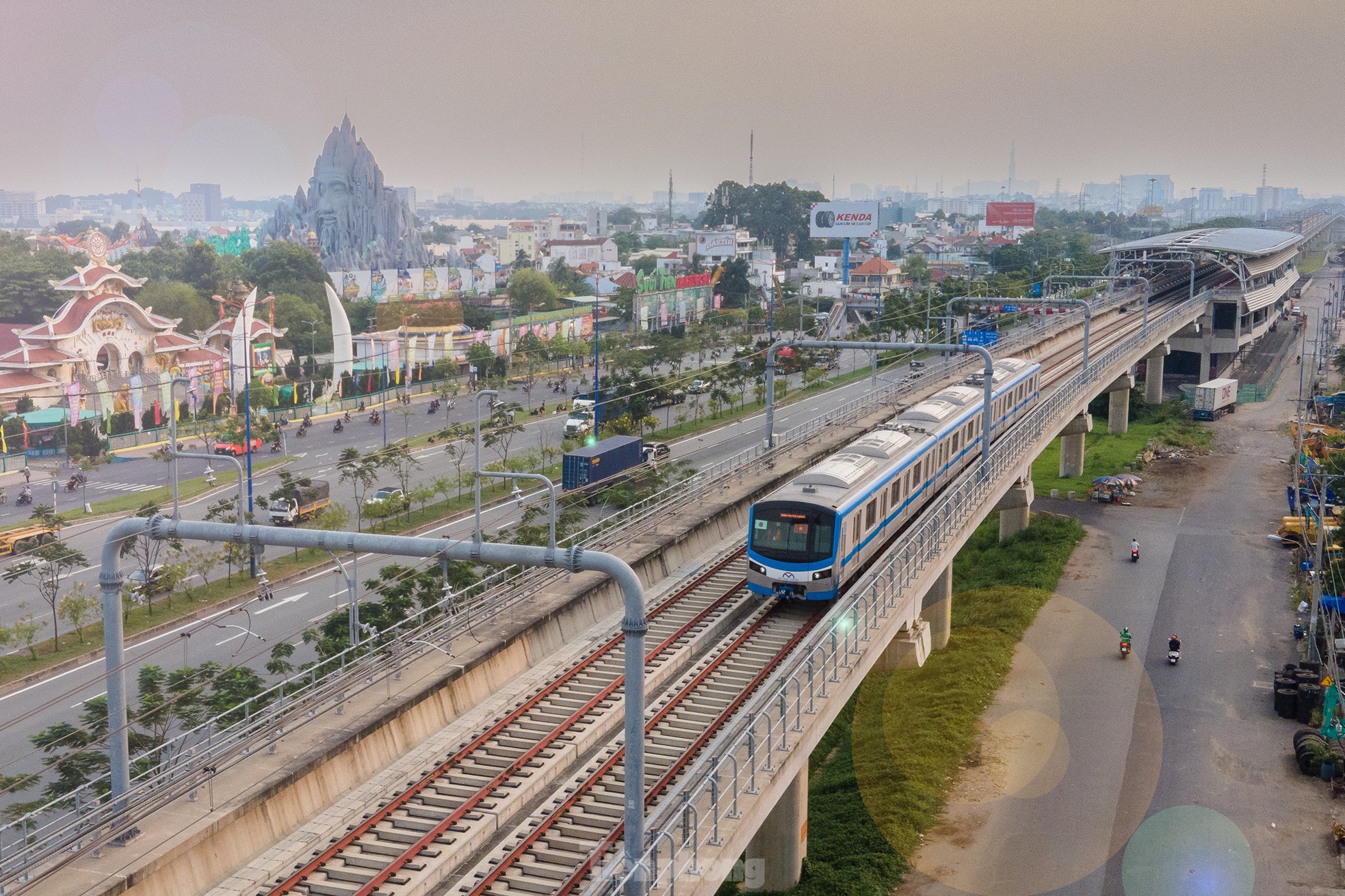 Những cung đường tàu Metro số 1 đi qua - Ảnh 19.