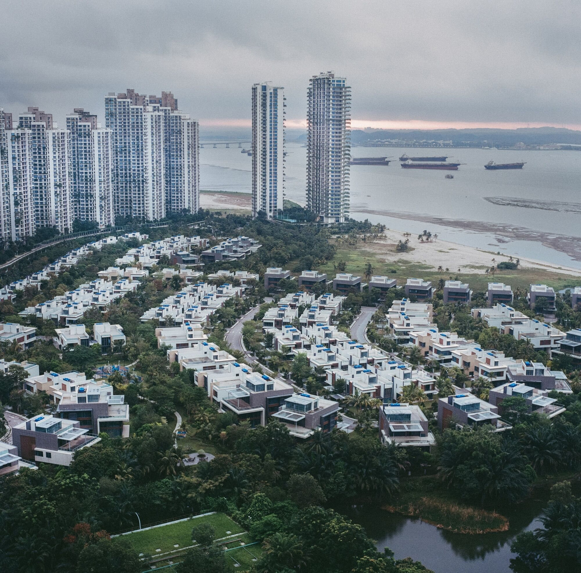 'Nỗi buồn' của thành phố 'mọc' trên mặt nước ở 1 quốc gia Đông Nam Á: Dự án 100 tỷ đô thể hiện tham vọng của nhà phát triển BĐS lớn nhất Trung Quốc nhưng gần như trống không - Ảnh 1.