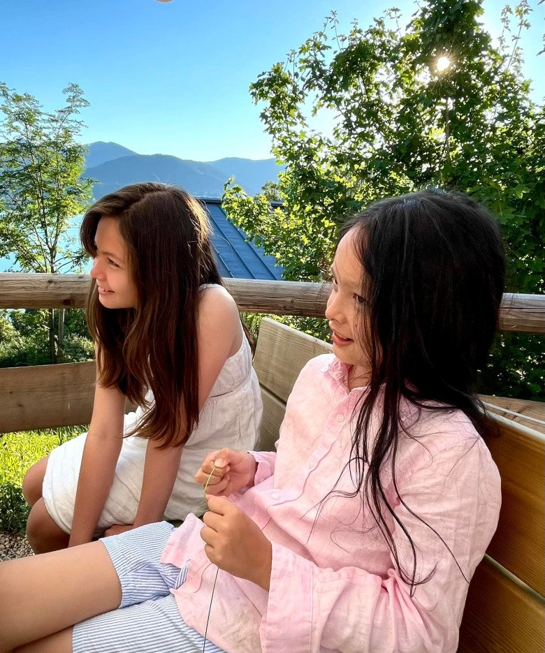 Ngoại hình tuổi 11 của cặp sinh đôi nhà diva Hồng Nhung: Con gái cao lớn hơn mẹ, con trai thích nuôi tóc dài - Ảnh 5.