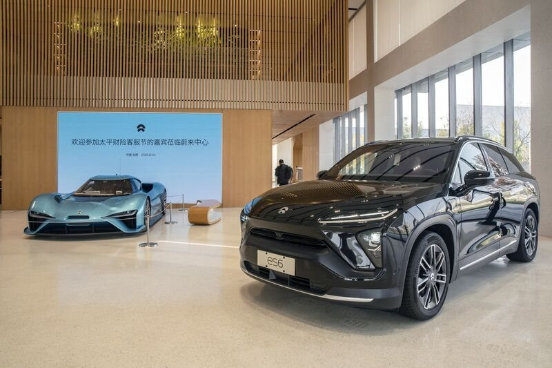 BMW, Volkswagen, Mercedes bỏ sĩ diện 40 năm, ‘cắp sách’ theo Trung Quốc học làm xe điện - Ảnh 1.