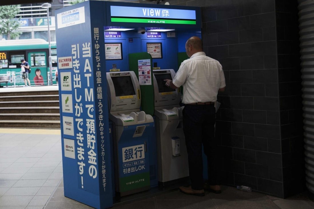 Đề xuất khóa thẻ ngân hàng của người già ở Nhật Bản gây tranh cãi, nhưng khi biết nguyên nhân thì nhiều người lại đồng tình - Ảnh 2.