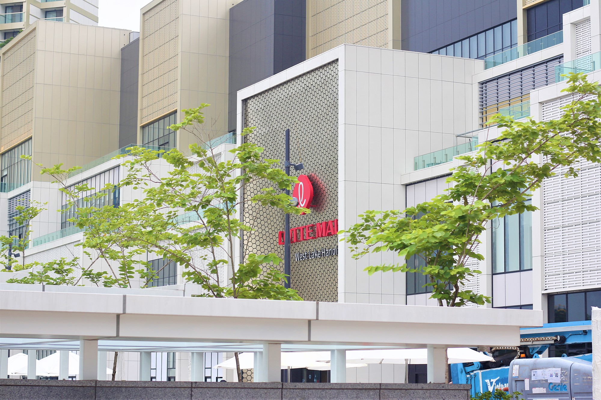 Chiêm ngưỡng trung tâm thương mại lớn nhất của Lotte tại Việt Nam - Ảnh 1.