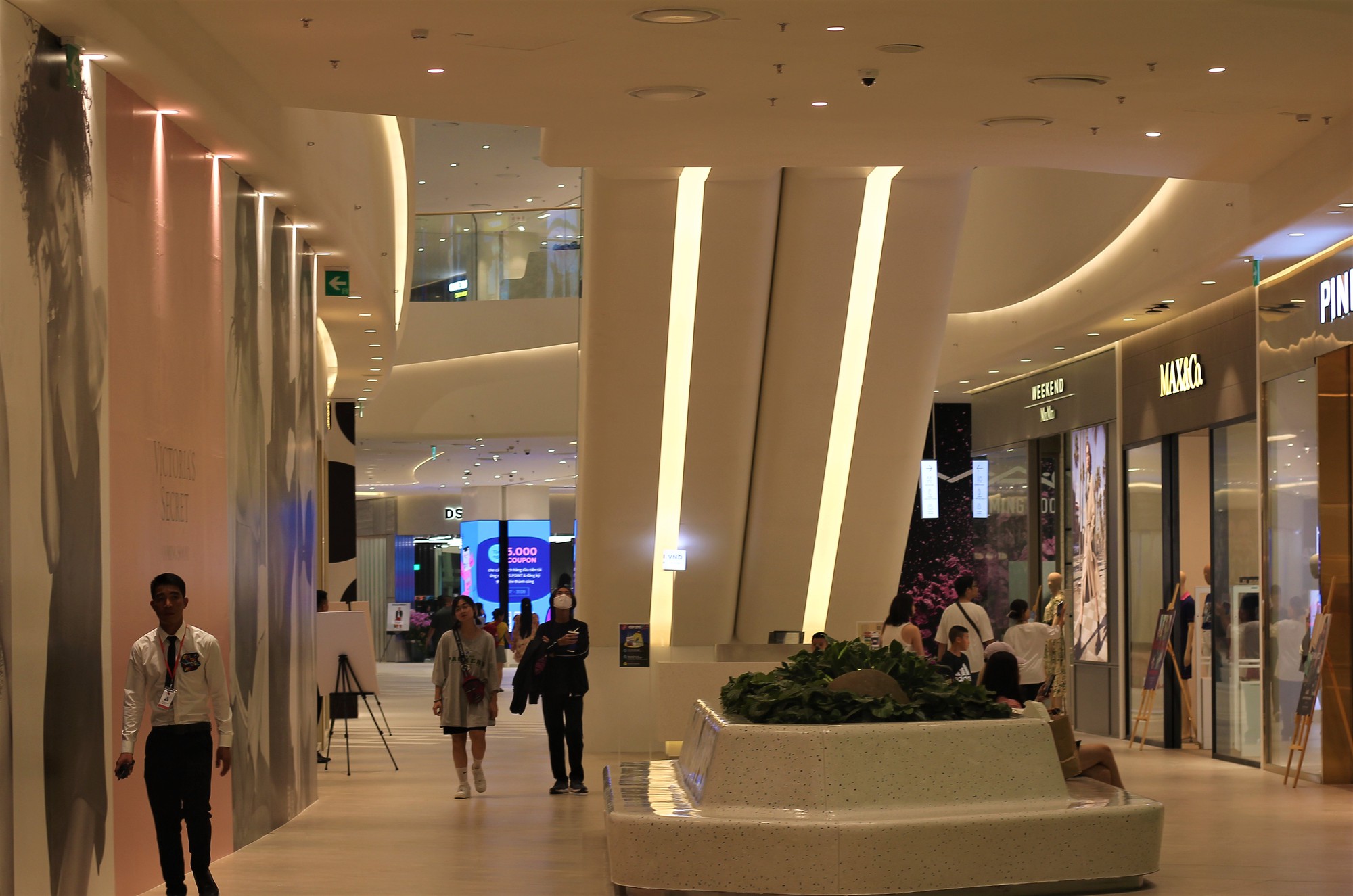 Chiêm ngưỡng trung tâm thương mại lớn nhất của Lotte tại Việt Nam - Ảnh 4.