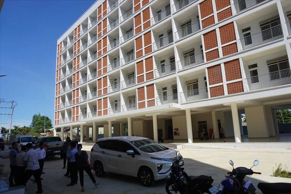 Đà Nẵng kiến nghị Thủ tướng Chính phủ cho phép chuyển đổi hai ký túc xá tại KCN Hòa Khánh thành Nhà ở xã hội - Ảnh 1.