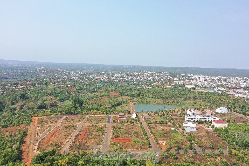 Cận cảnh dự án đô thị trọng điểm ở Đắk Lắk ngổn ngang sau sai phạm - Ảnh 3.