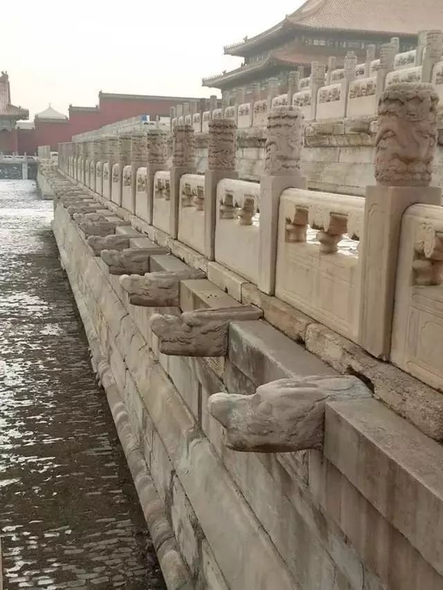 Mưa bão hoành hành khiến Cố cung Bắc Kinh xuất hiện cảnh tượng hiếm hoi: Tử Cấm Thành chưa từng ngập nước suốt 600 năm? - Ảnh 3.