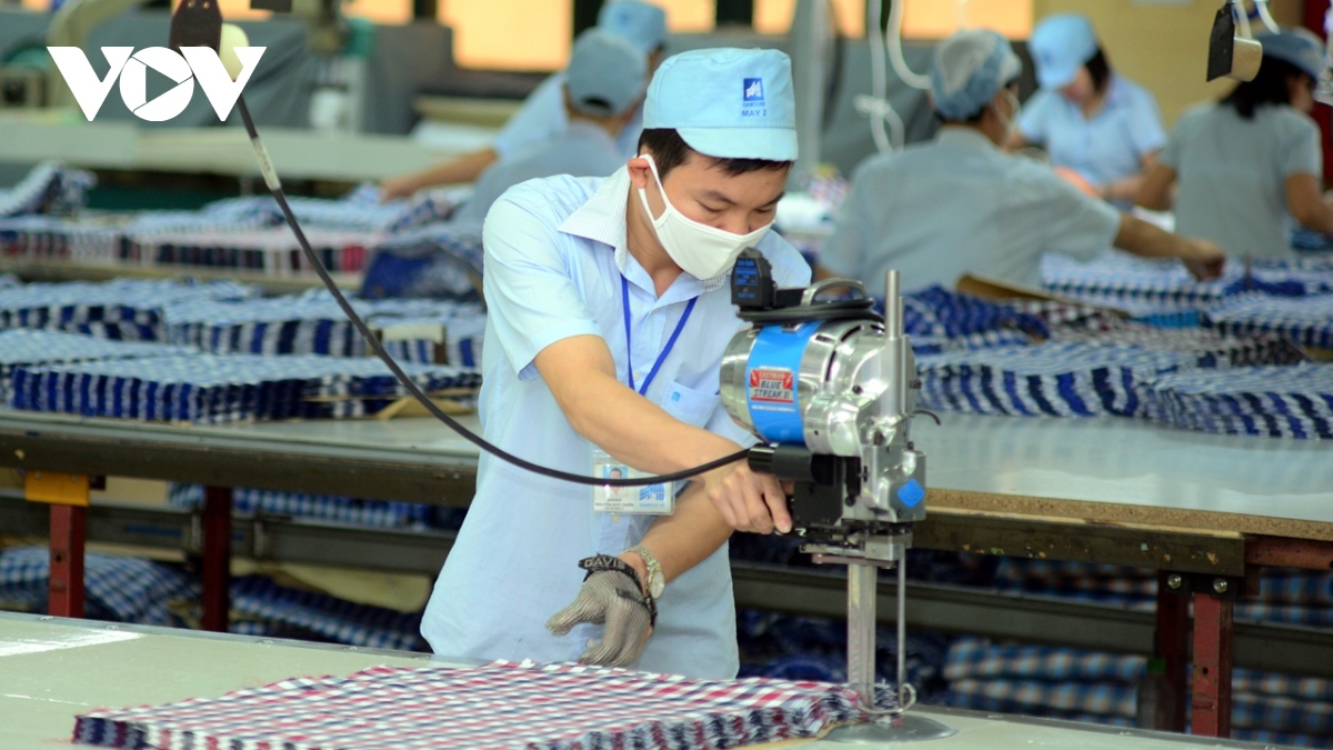 Cần tiếp tục tháo gỡ khó khăn cho doanh nghiệp ngành dệt may, da giày - Ảnh 2.