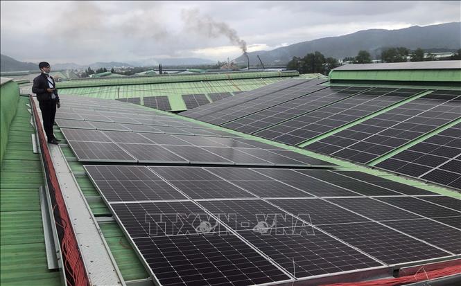 Vì sao chưa phát triển điện mặt trời mái nhà khu công nghiệp? - Ảnh 1.