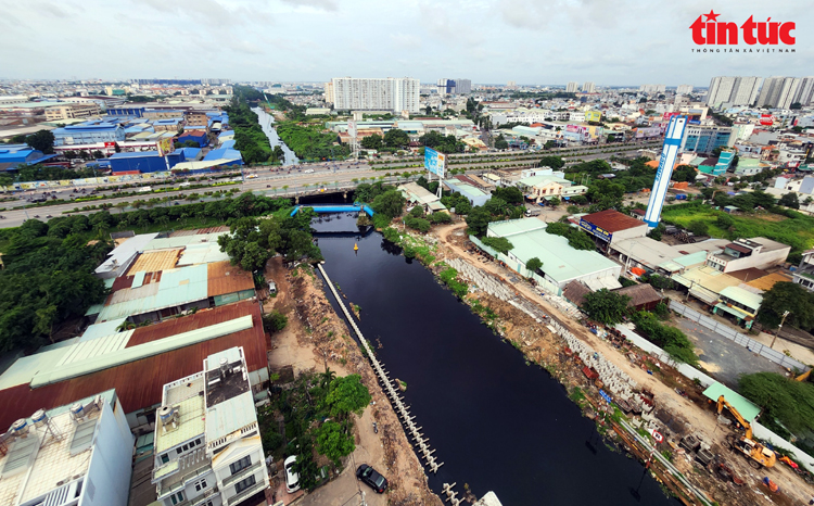 Dồn lực thi công dự án xây dựng hạ tầng và cải tạo kênh Tham Lương - Bến Cát - rạch Nước Lên - Ảnh 2. Dồn lực thi công dự án xây dựng hạ tầng và cải tạo kênh Tham Lương - Bến Cát - rạch Nước Lên - Ảnh 2.