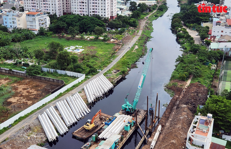 Dồn lực thi công dự án xây dựng hạ tầng và cải tạo kênh Tham Lương - Bến Cát - rạch Nước Lên - Ảnh 3. Dồn lực thi công dự án xây dựng hạ tầng và cải tạo kênh Tham Lương - Bến Cát - rạch Nước Lên - Ảnh 3.