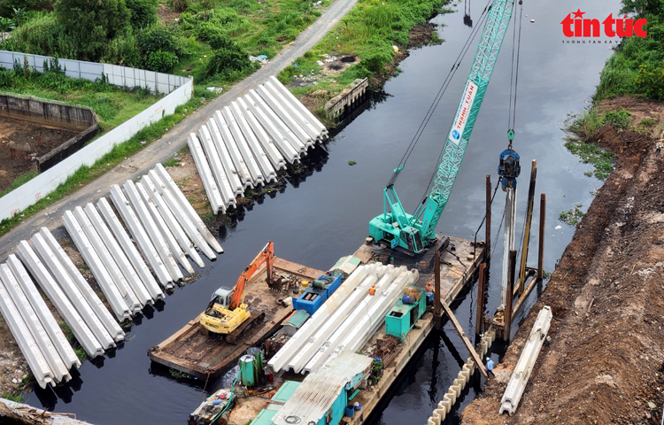 Dồn lực thi công dự án xây dựng hạ tầng và cải tạo kênh Tham Lương - Bến Cát - rạch Nước Lên - Ảnh 5. Dồn lực thi công dự án xây dựng hạ tầng và cải tạo kênh Tham Lương - Bến Cát - rạch Nước Lên - Ảnh 5.