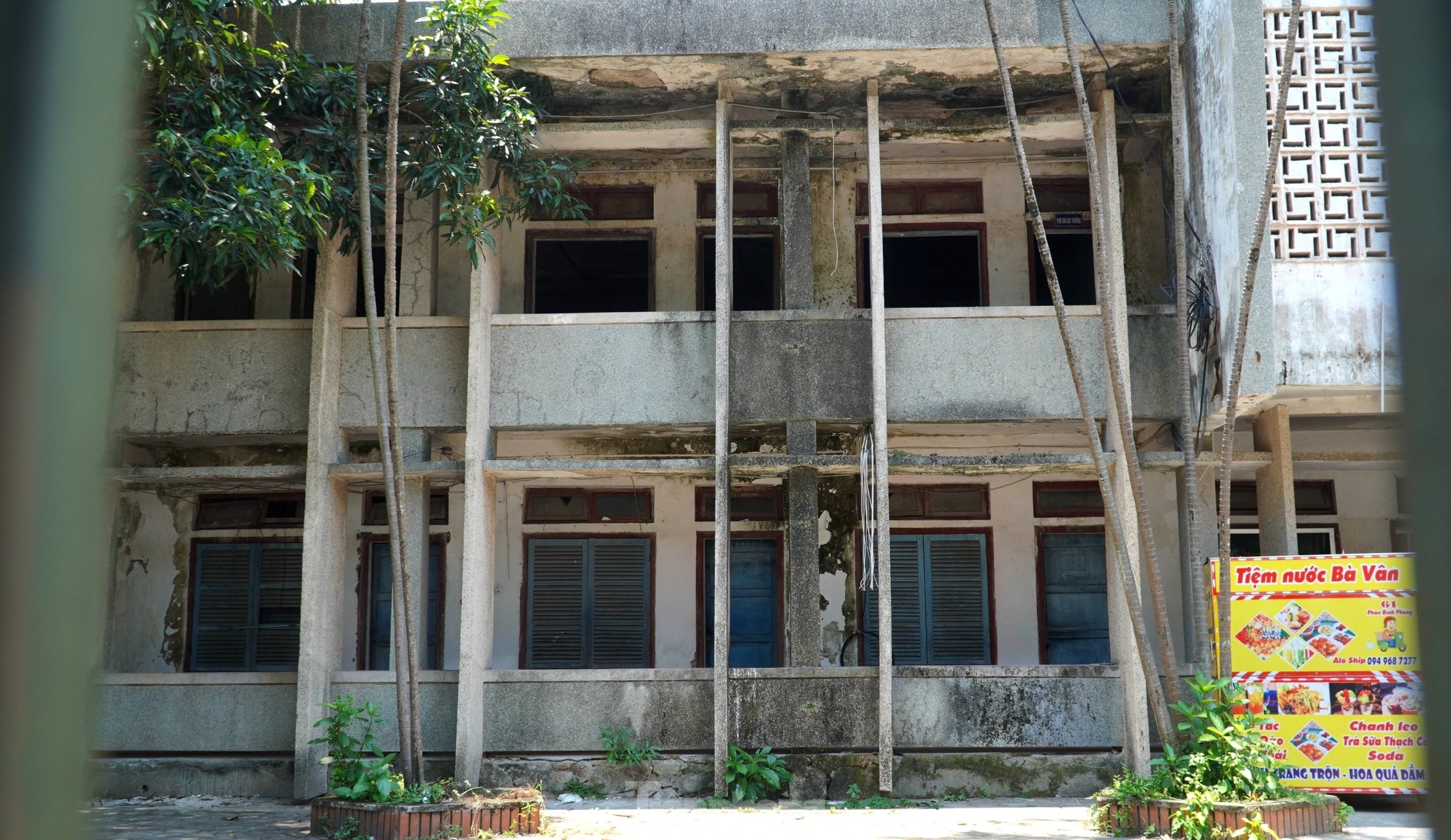 Hàng loạt công sở, nhà khách bị bỏ hoang trên 'đất vàng' TP Hà Tĩnh - Ảnh 2.