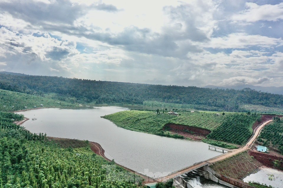 Nguy cơ vỡ hồ chứa nước gần 138 tỷ mới hoàn thành ở Đắk Nông - Ảnh 1.