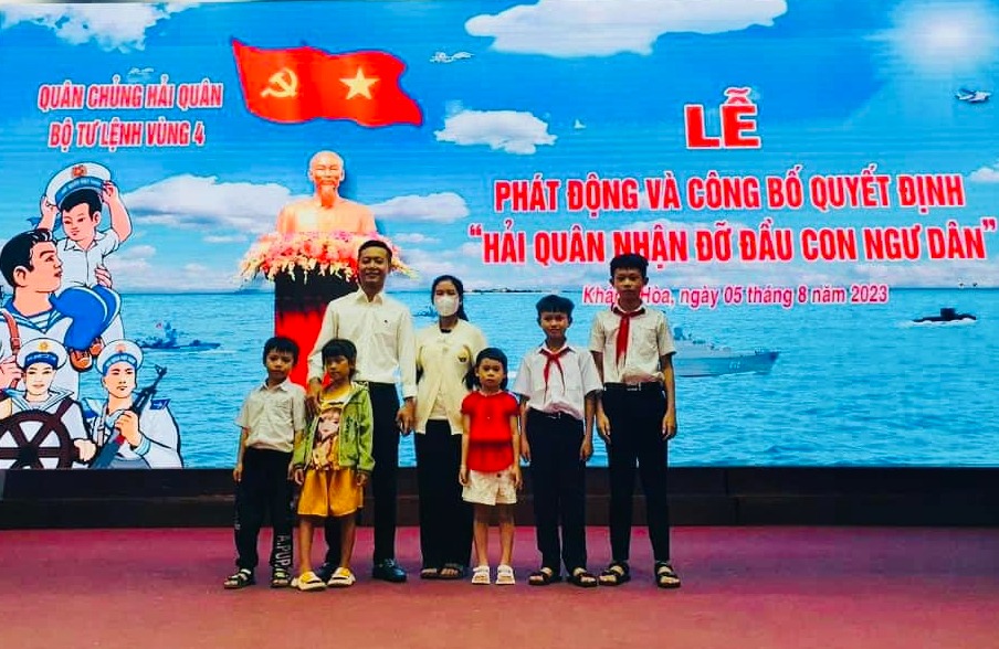 Quang Linh Vlogs bay hạng thương gia 100 triệu về Việt Nam nhưng cả chặng lại &quot;ngồi im thin thít&quot; vì lí do này - Ảnh 6.