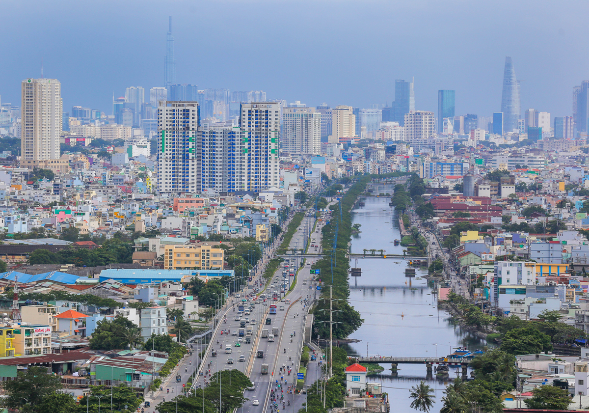 Sức bật cho hạ tầng giao thông TP HCM: Gian nan chuyện vốn - Ảnh 1. Sức bật cho hạ tầng giao thông TP HCM: Gian nan chuyện vốn - Ảnh 1.