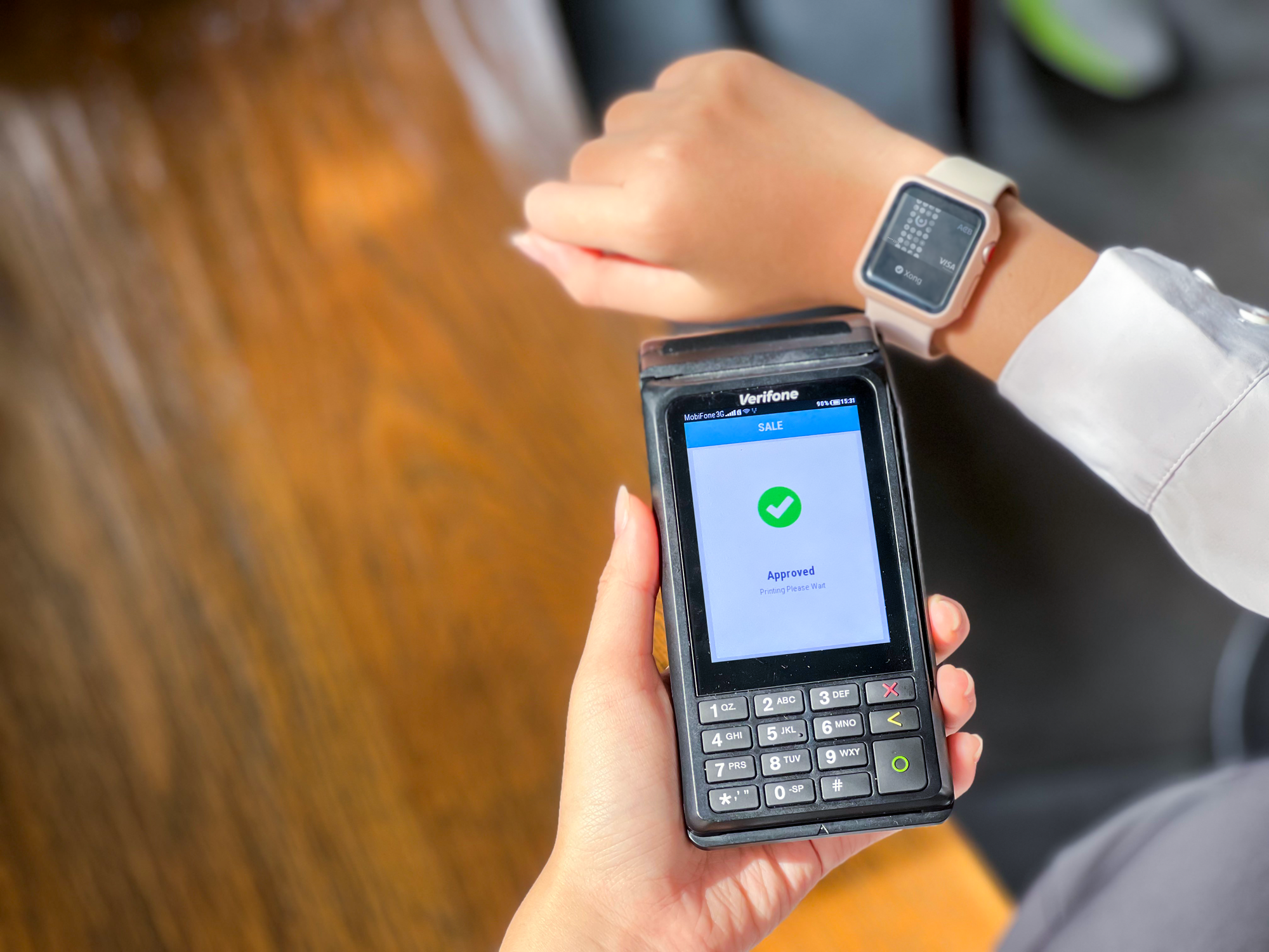 ACB giới thiệu Apple Pay đến khách hàng - Ảnh 2. ACB giới thiệu Apple Pay đến khách hàng - Ảnh 2.